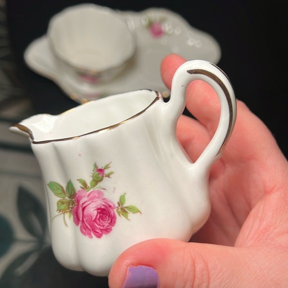 Vintage Royal Stuart rose floral porcelain creamer and sugar with underplate - Picture 8 of 16